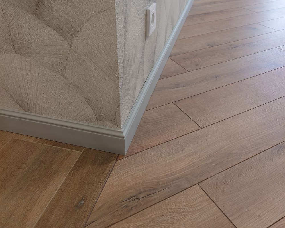 Плинтус СОЛИД 1 UHD 01/80 80*12*2000. Белый под покраску