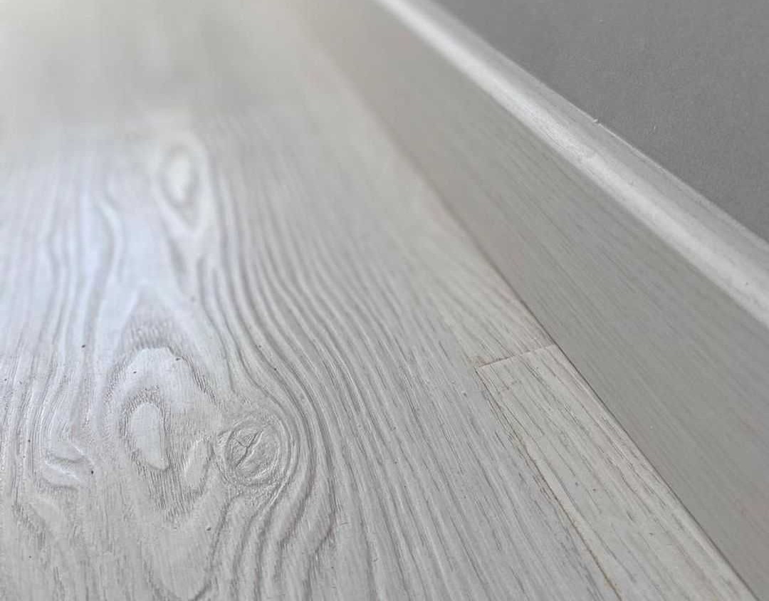 Плинтус напольный Arbiton Integra 07 Дуб Алабама