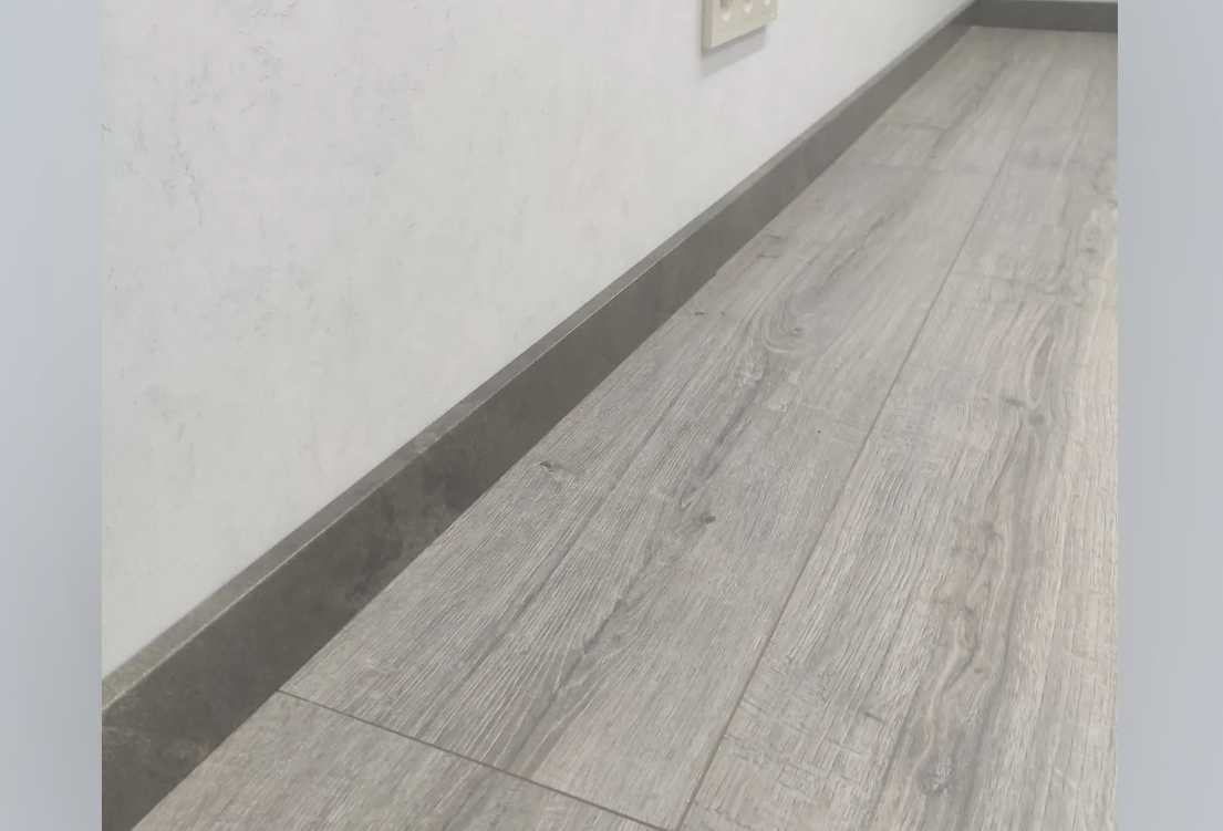 Плинтус МДФ Лука Пл 100-1МДФ.2700.Point line 24071 Торос грей