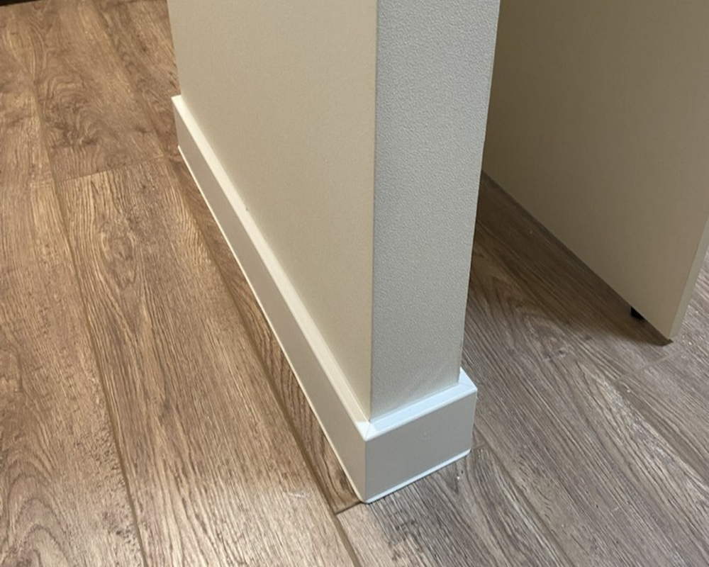 Плинтус ХДФ Dollken Cubu Flex Life 100 мм х 2,5 м 1013 (5012) Белый