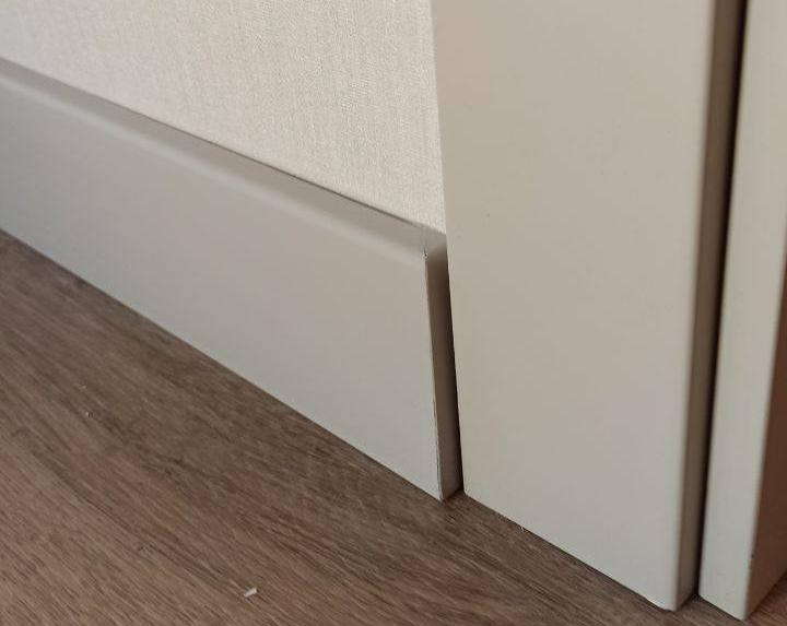 Плинтус Волшебная Палочка Самоцветы 81мм 2,0м 102