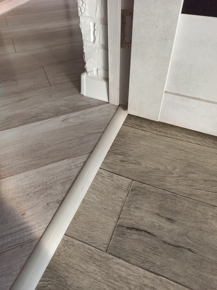 Порог разноуровневый ПР 06.1800.082 Дуб светлый