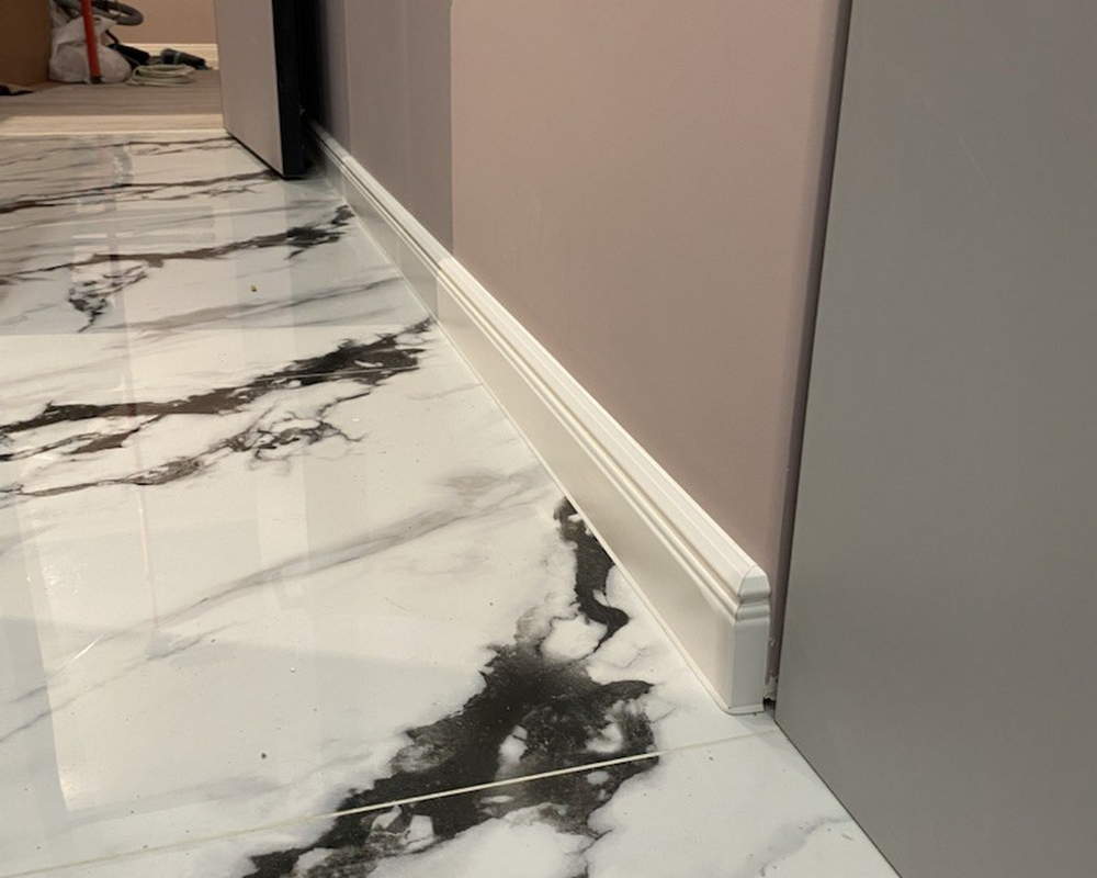 Плинтус ХДФ Dollken Cubu Hamburg Style 100 мм х 2,5 м 5012 Белый