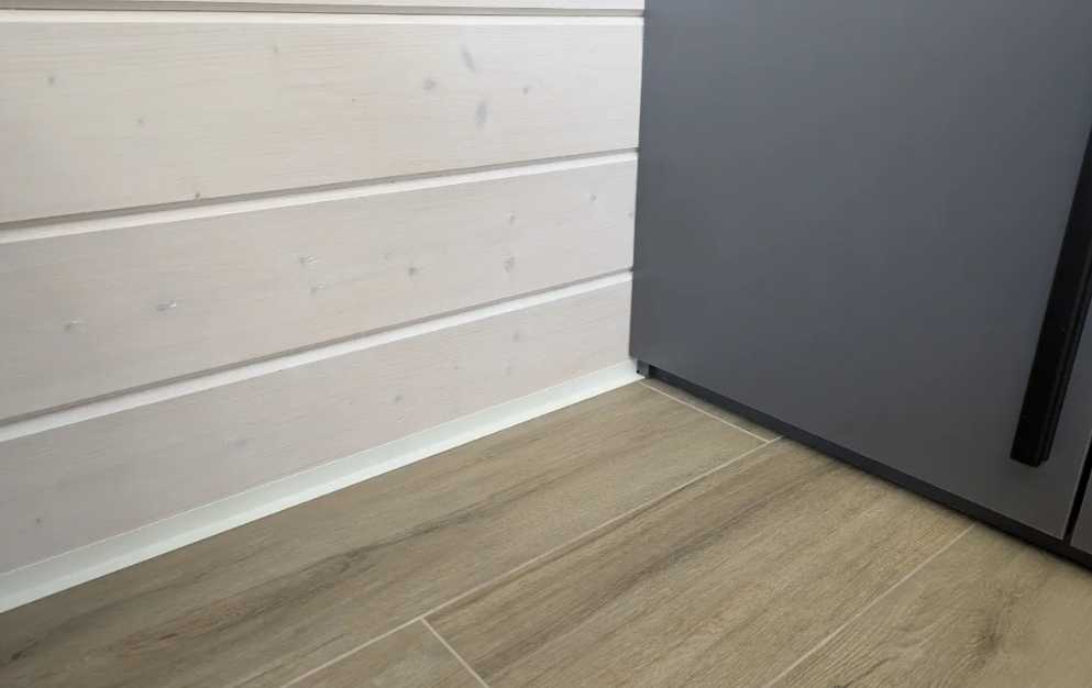 Микроплинтус MSAPL 02.2700.16 Белый