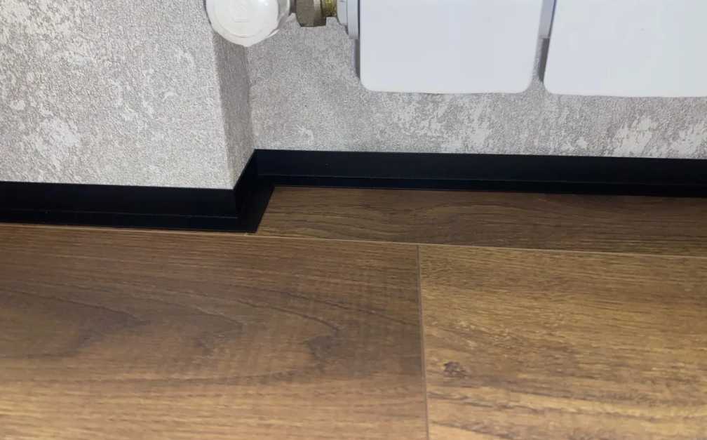 Микроплинтус MSAPL 02.2700.15 Черный