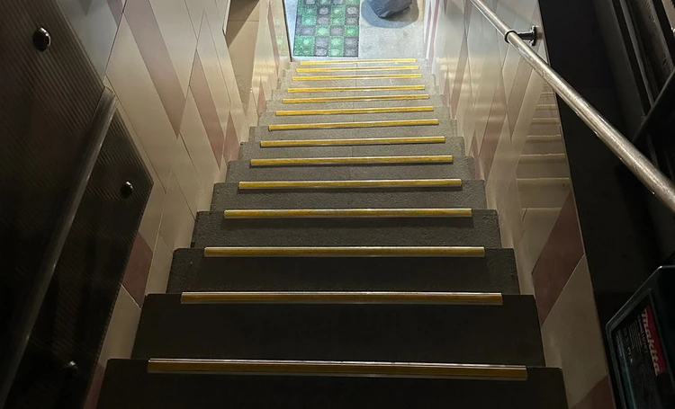 Порог угловой ПУ 07.1800.01лч Серебро