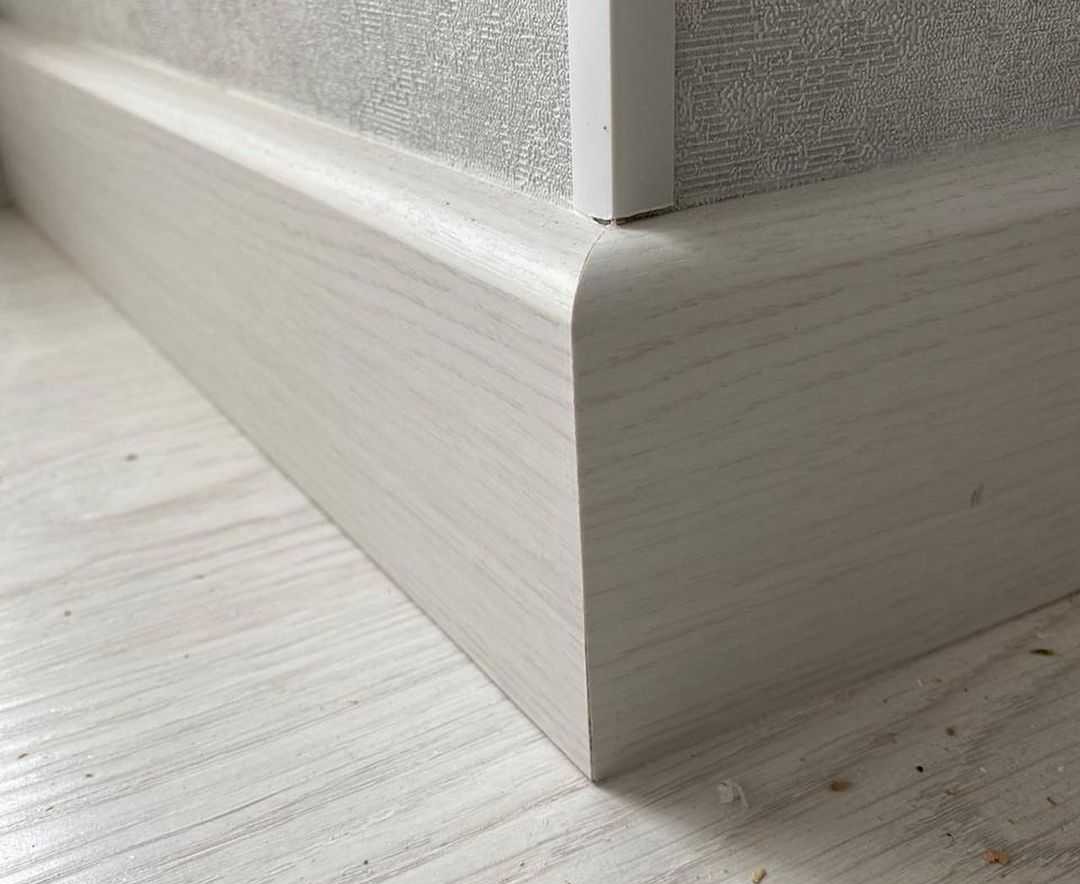 Плинтус напольный Arbiton Integra 05 Дуб Сити