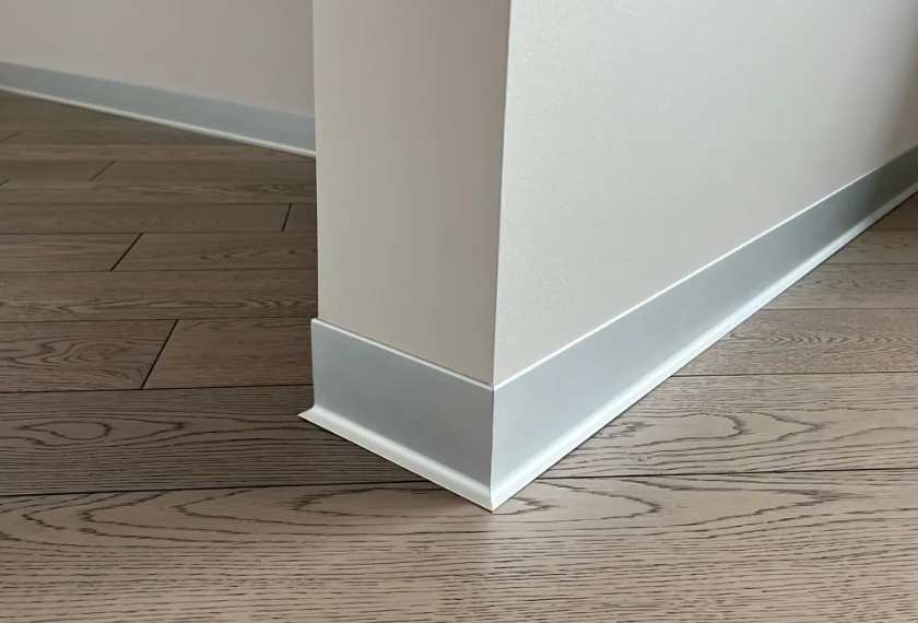 Плинтус алюминиевый 60 мм ПЛ-60 серебро/мат муар 3м.