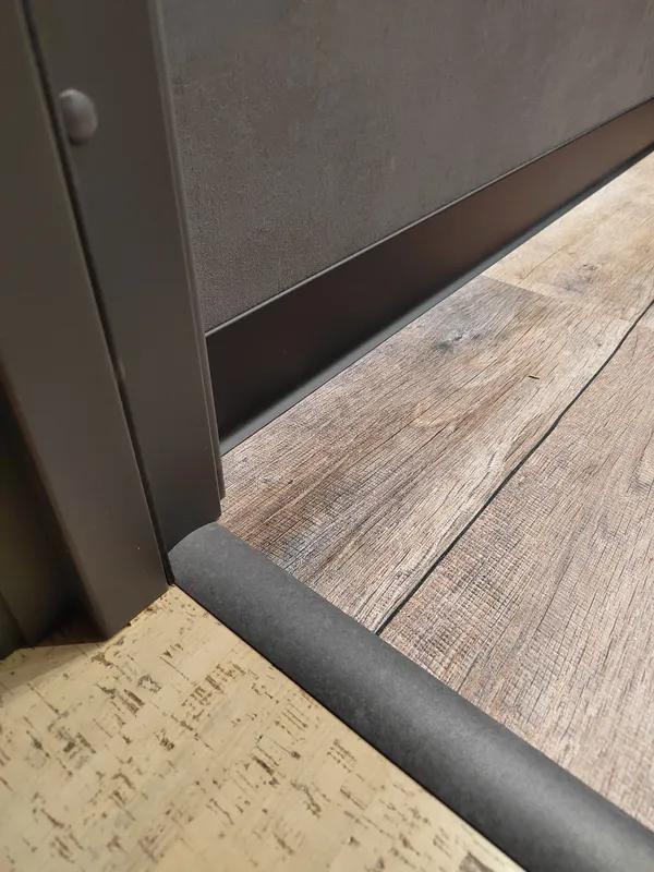 Порог разноуровневый ПР 06.900.106 Ясень белый